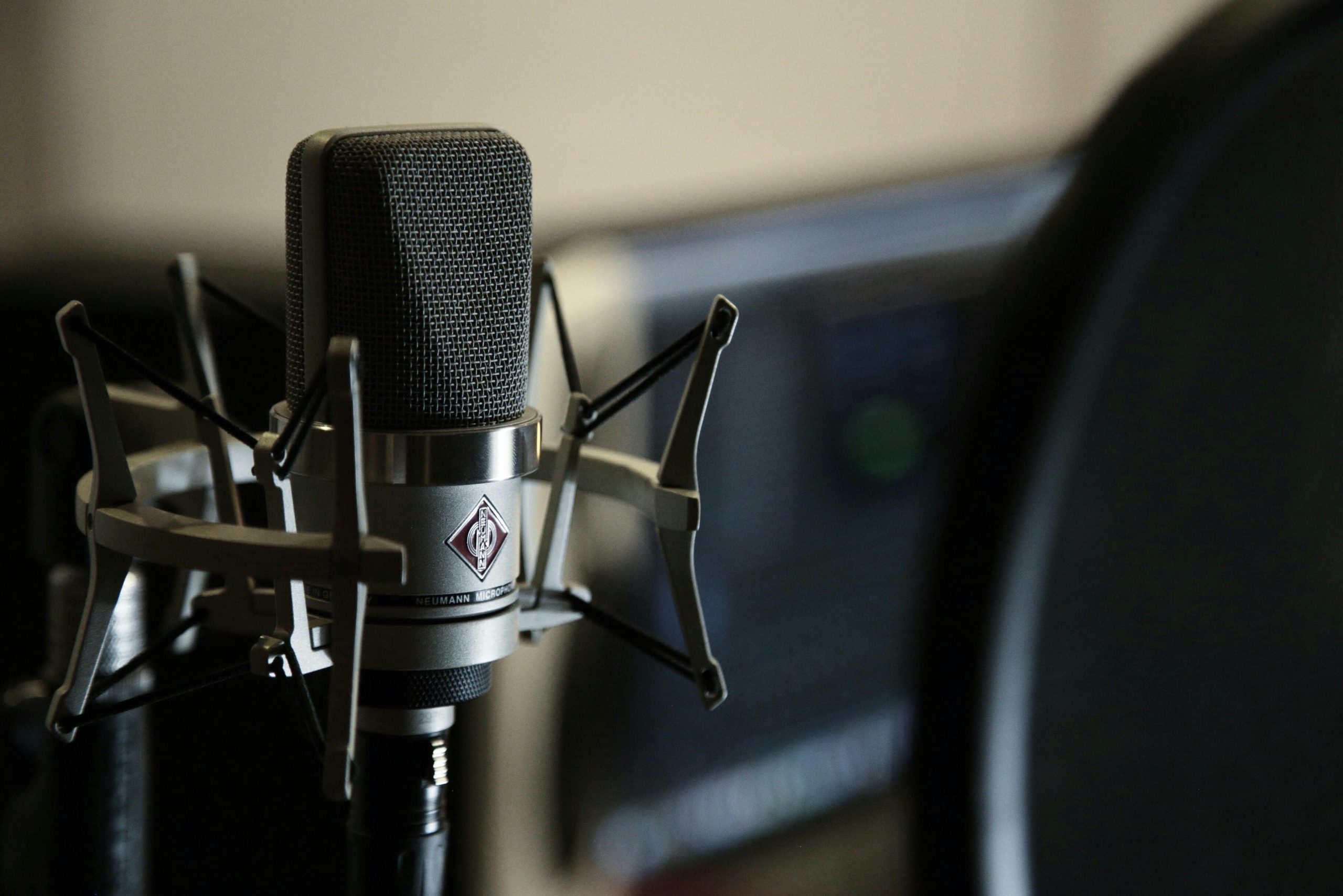 pexels-llane-a-3710191 London-based voice artist